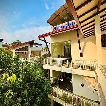 Nirosha Guest House กอลล์ ภายนอก รูปภาพ