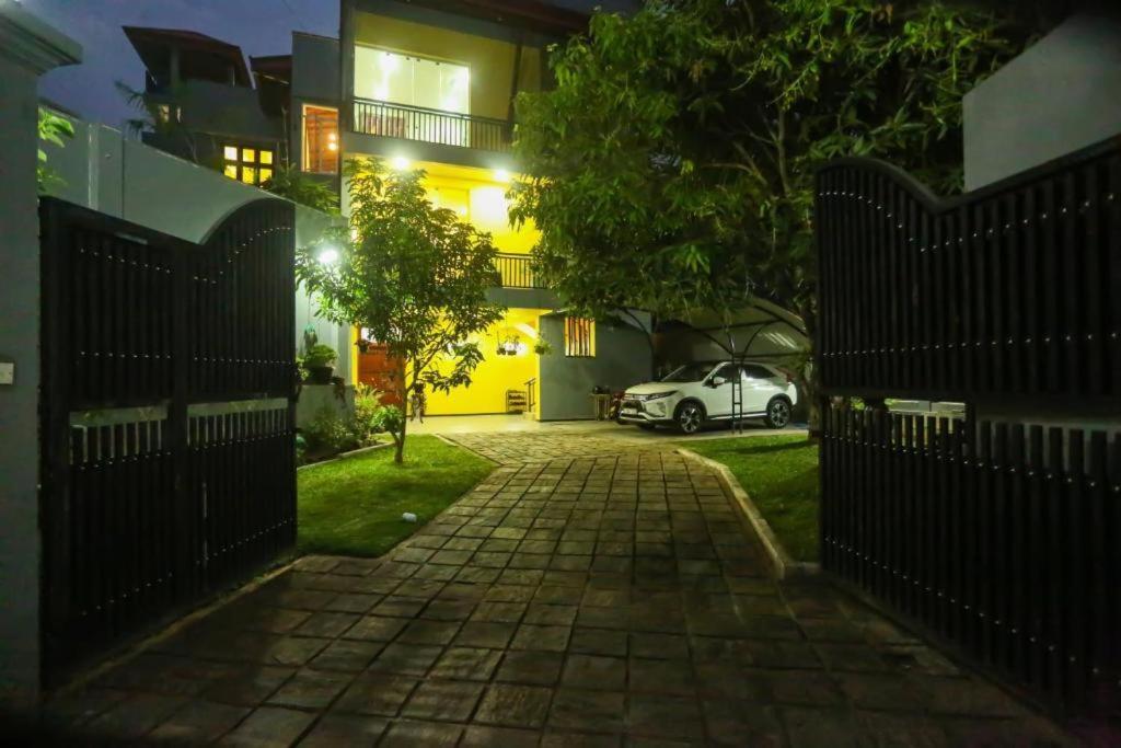 Nirosha Guest House กอลล์ ภายนอก รูปภาพ