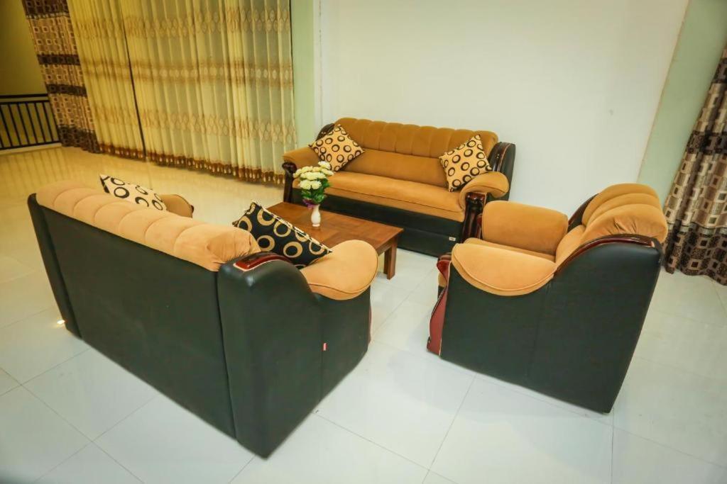 Nirosha Guest House กอลล์ ภายนอก รูปภาพ