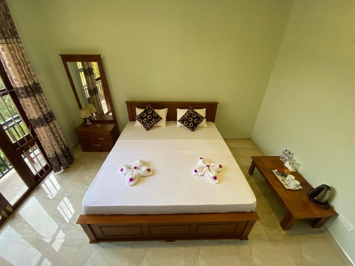 Nirosha Guest House กอลล์ ภายนอก รูปภาพ