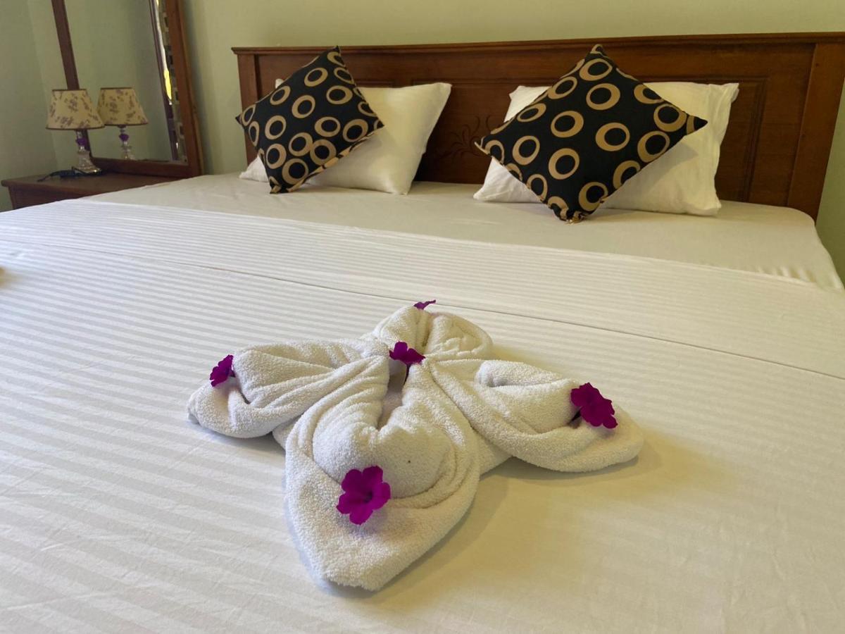 Nirosha Guest House กอลล์ ภายนอก รูปภาพ