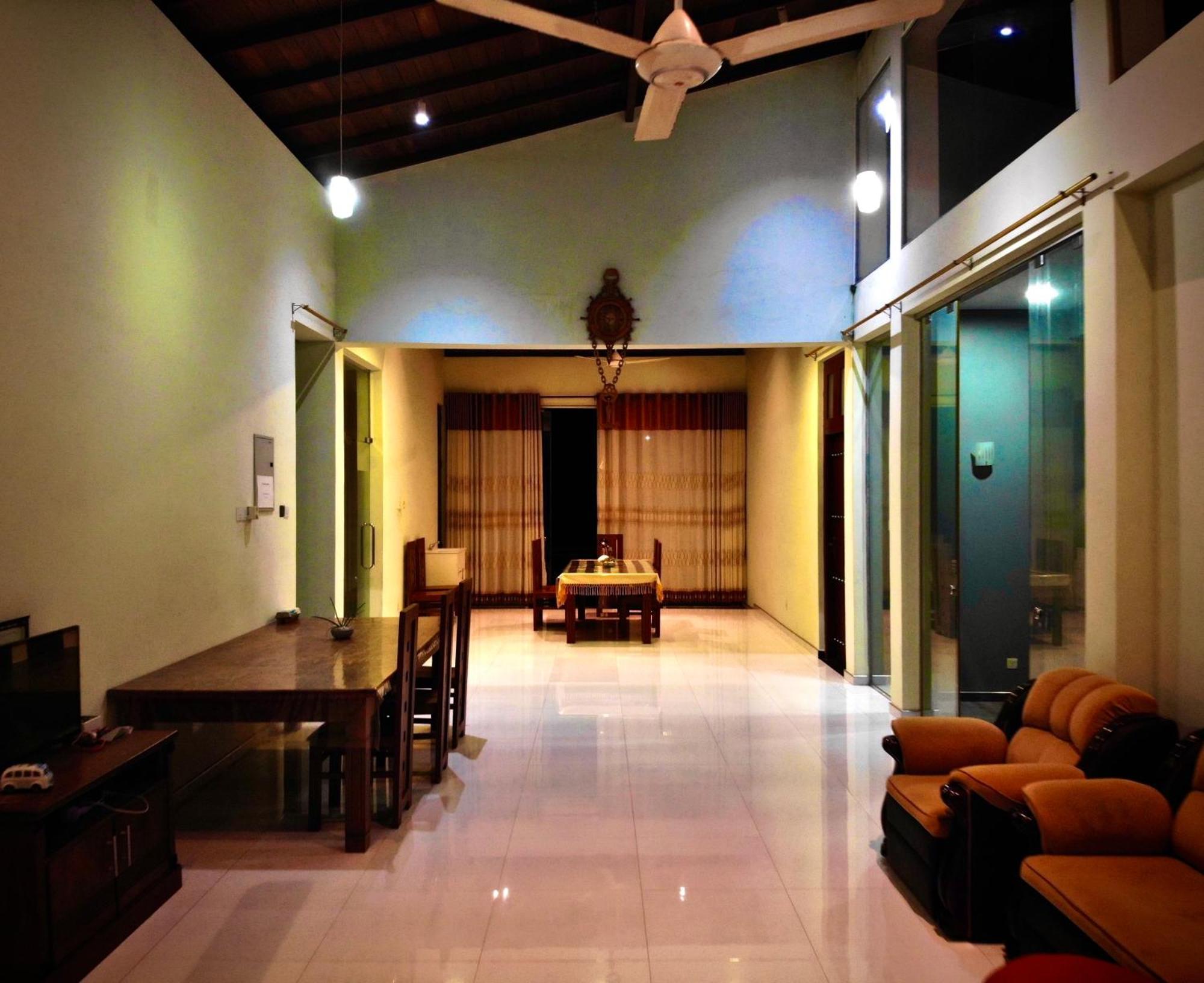 Nirosha Guest House กอลล์ ภายนอก รูปภาพ