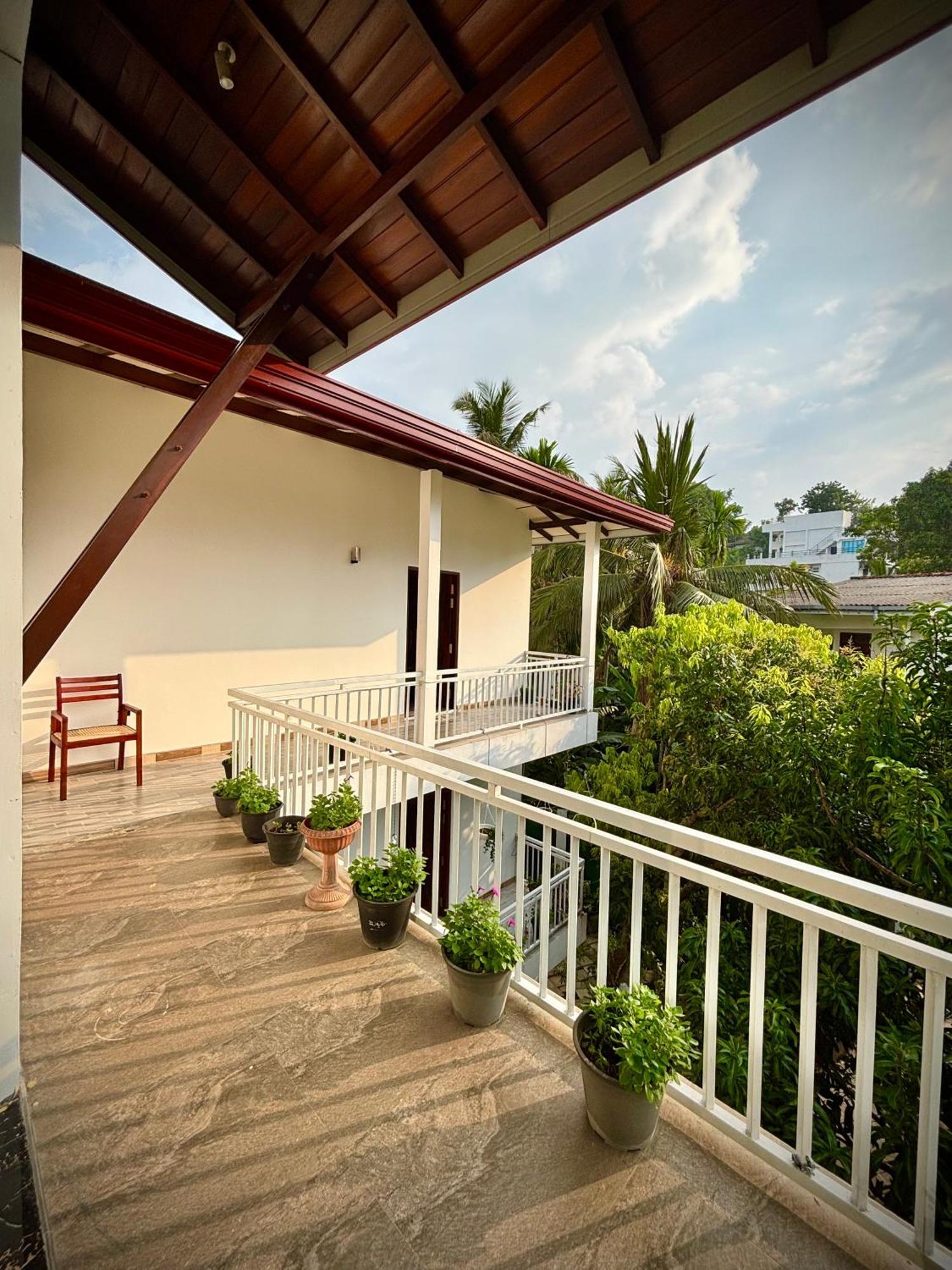 Nirosha Guest House กอลล์ ภายนอก รูปภาพ