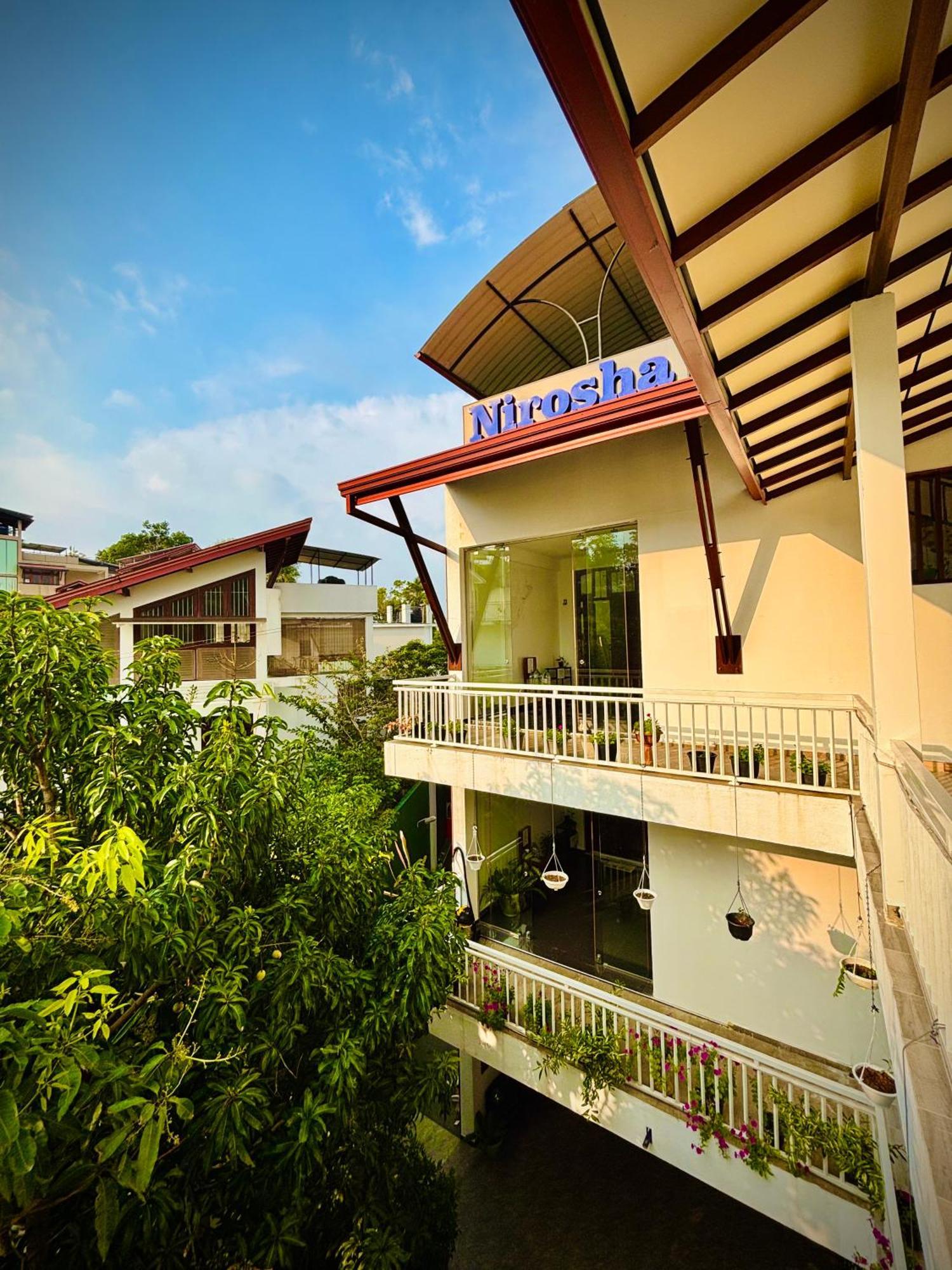 Nirosha Guest House กอลล์ ภายนอก รูปภาพ