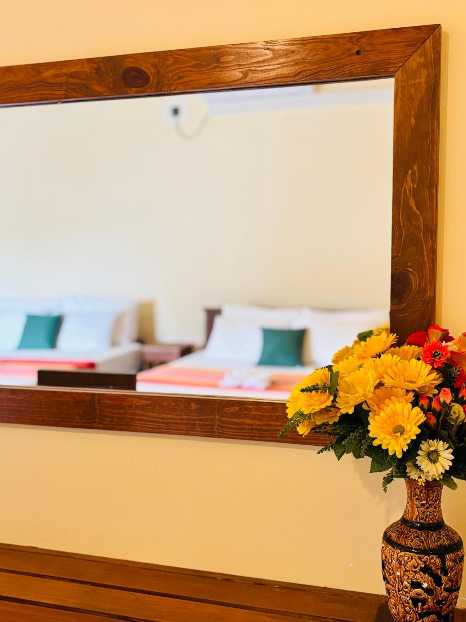 Nirosha Guest House กอลล์ ภายนอก รูปภาพ