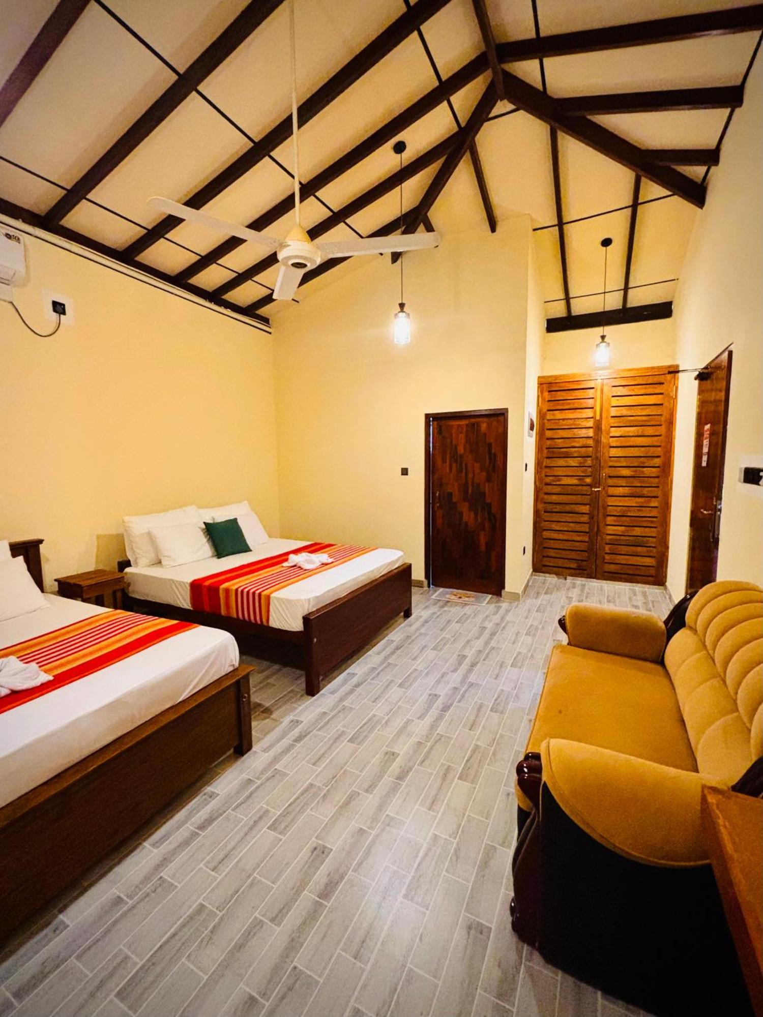 Nirosha Guest House กอลล์ ภายนอก รูปภาพ