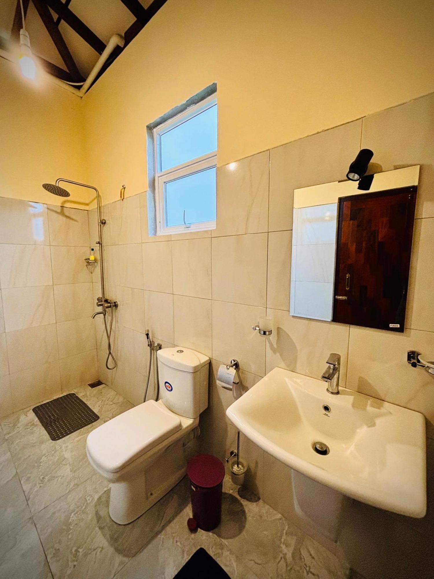 Nirosha Guest House กอลล์ ภายนอก รูปภาพ